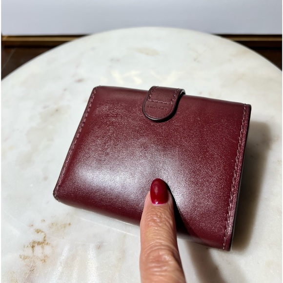 Small Trifold Wallet With Floral Print Interior GUC - Picture 8 of 9